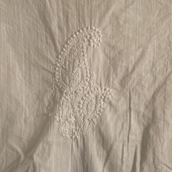 210.  Detailed White Tunic - Picture 5 of 6